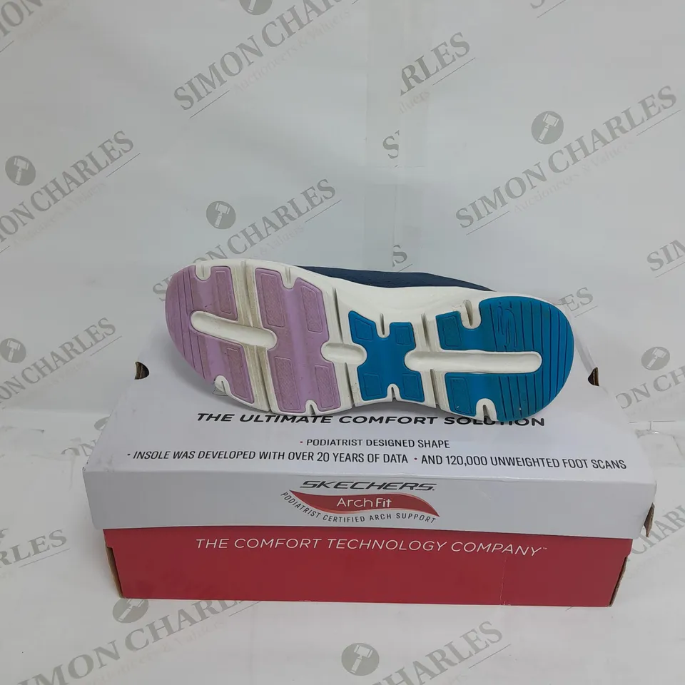 SKECHERS ARCH FIT MESH UPPER TRAINER UK SIZE 6 - BLUE AND PINK