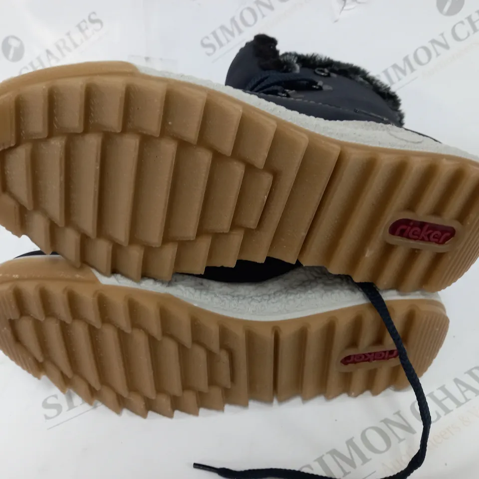 BOXED PAIR OF RIEKER WARM HIKING BOOTS IN DARK BLUE - 6.5