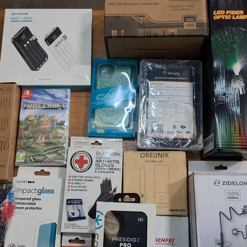 LARGE QUANTITY OF ASSORTED ITEMS TO INCLUDE CHARMAST POWER BANK, MINECRAFT FOR SWITCH AND ICICLE STRING LIGHTS 