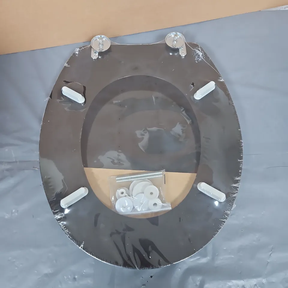 BLACK TOILET SEAT WITH HINGES AND FITTINGS – NEW