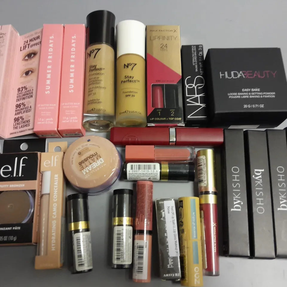 LOT OF ASSORTED MAKEUP AND BEAUTY ITEMS TO INCLUDE NO7 FOUNDATION, E.L.F PUTTY AND HUDA BEAUTY SETTING POWDER