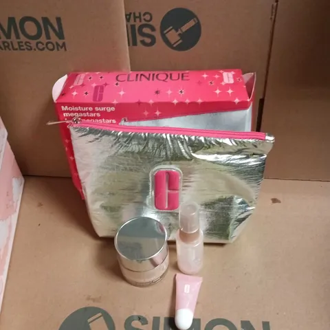 CLINIQUE MOISTURE SURGE GIFT SET – PINK BOX