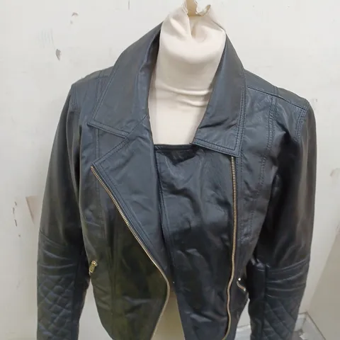 PARAGON CLOTHING TILDE ZIP UP JACKET IN BLACK