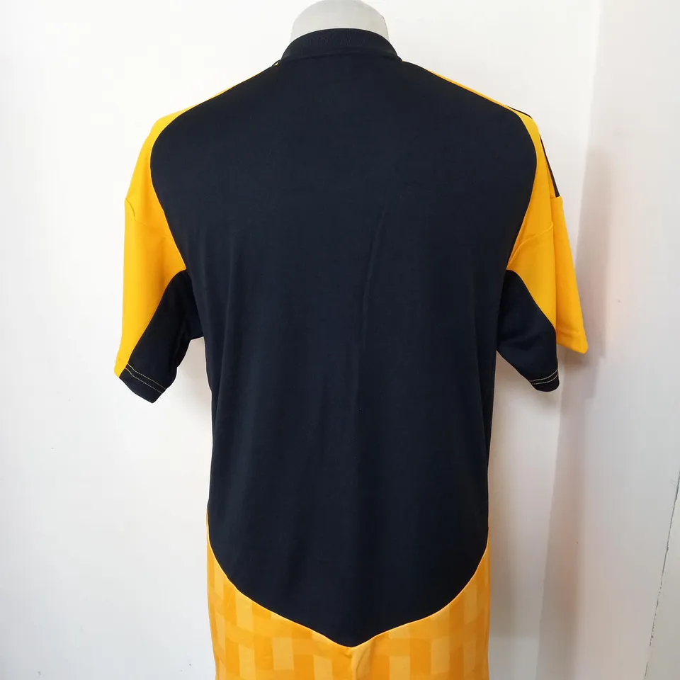ADIDAS TRAINING SHIRT SIZE M