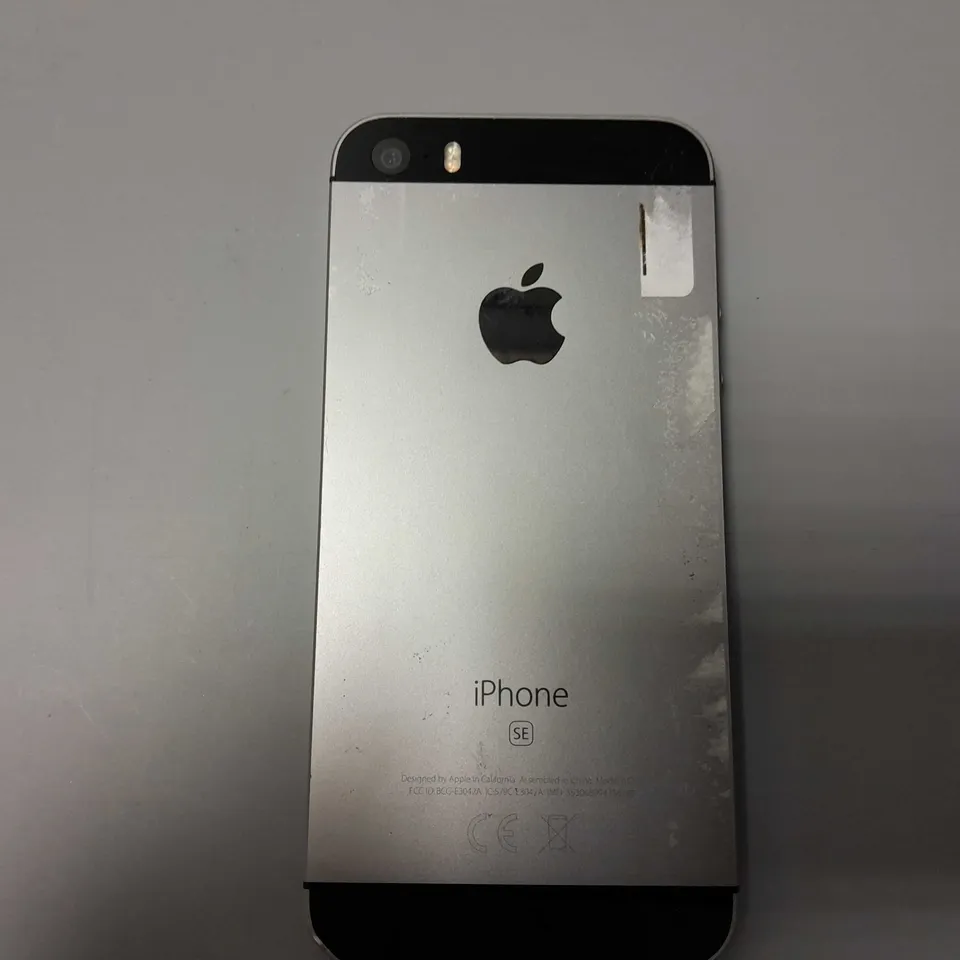 BOXED APPLE IPHONE SE SMARTPHONE