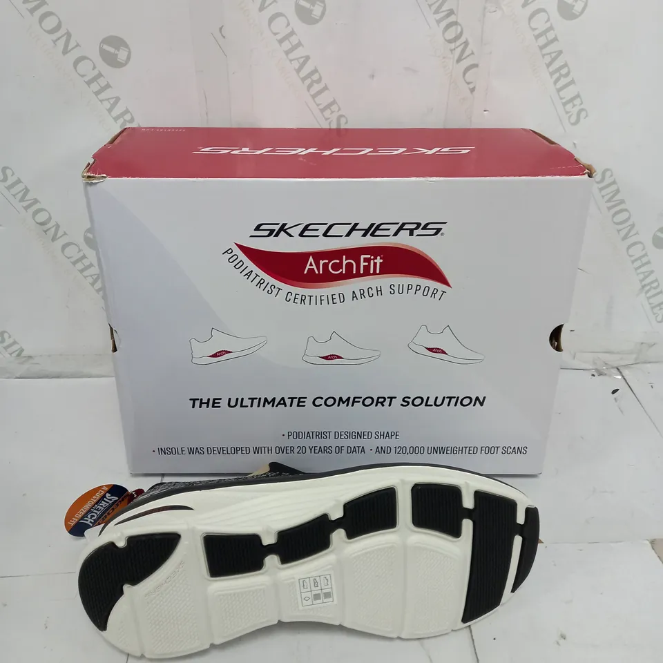 BOXED PAIR OF SKETCHERS ARCH FIT DELUXE KEY JOURNEY UK 9.5 