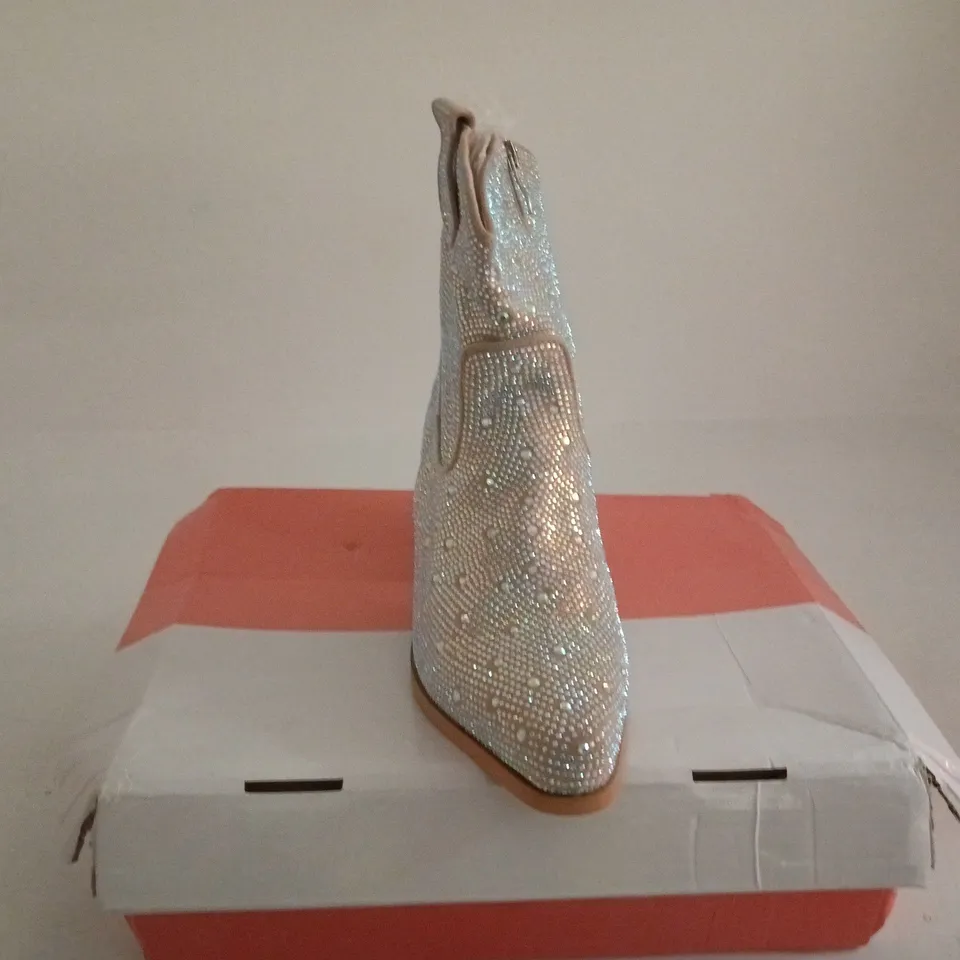 WOMEN'S RHINESTONE-EMBELLISHED ANKLE BOOTS WITH BLOCK HEEL – SILVER SIZE 39 BOXED