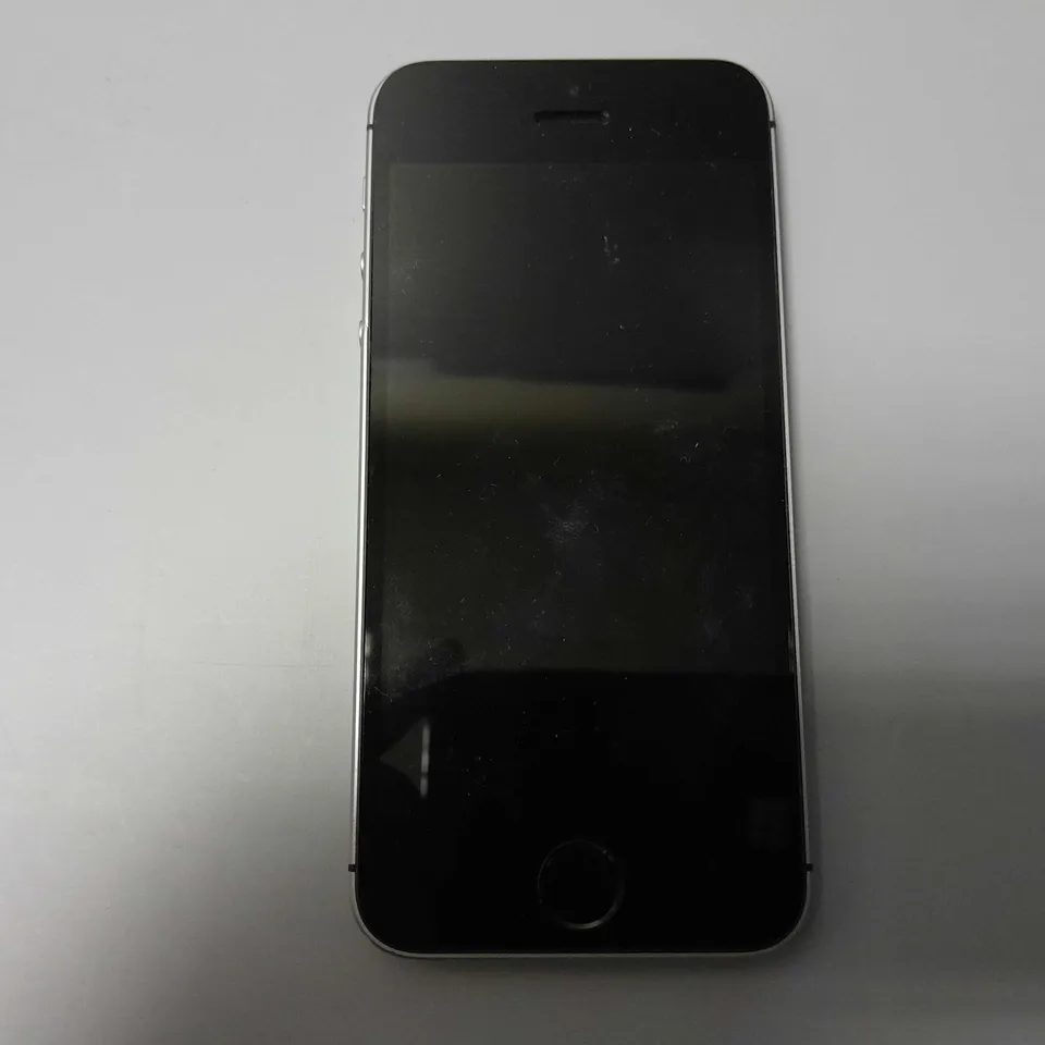 BOXED APPLE IPHONE SE SMARTPHONE