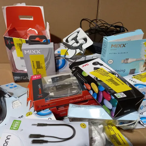 LOT OF APPROX. 20 X ITEMS TO INCLUDE MIXX LIGHTNING TO USB CABLE, BLACKWEB USB-A TO USB-C CABLE, BLACKWEB SYNC AND CHARGE CABLE, ONN PORTABLE BLUETOOTH SPEAKER, ONN WIRELESS MOUSE, ETC.