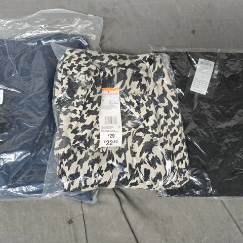 APPROXIMATELY 25 ASSORTED CLOTHING AND FASHION PRODUCTS IN VARIOUS STYLES AND SIZES - COLLECTION ONLY