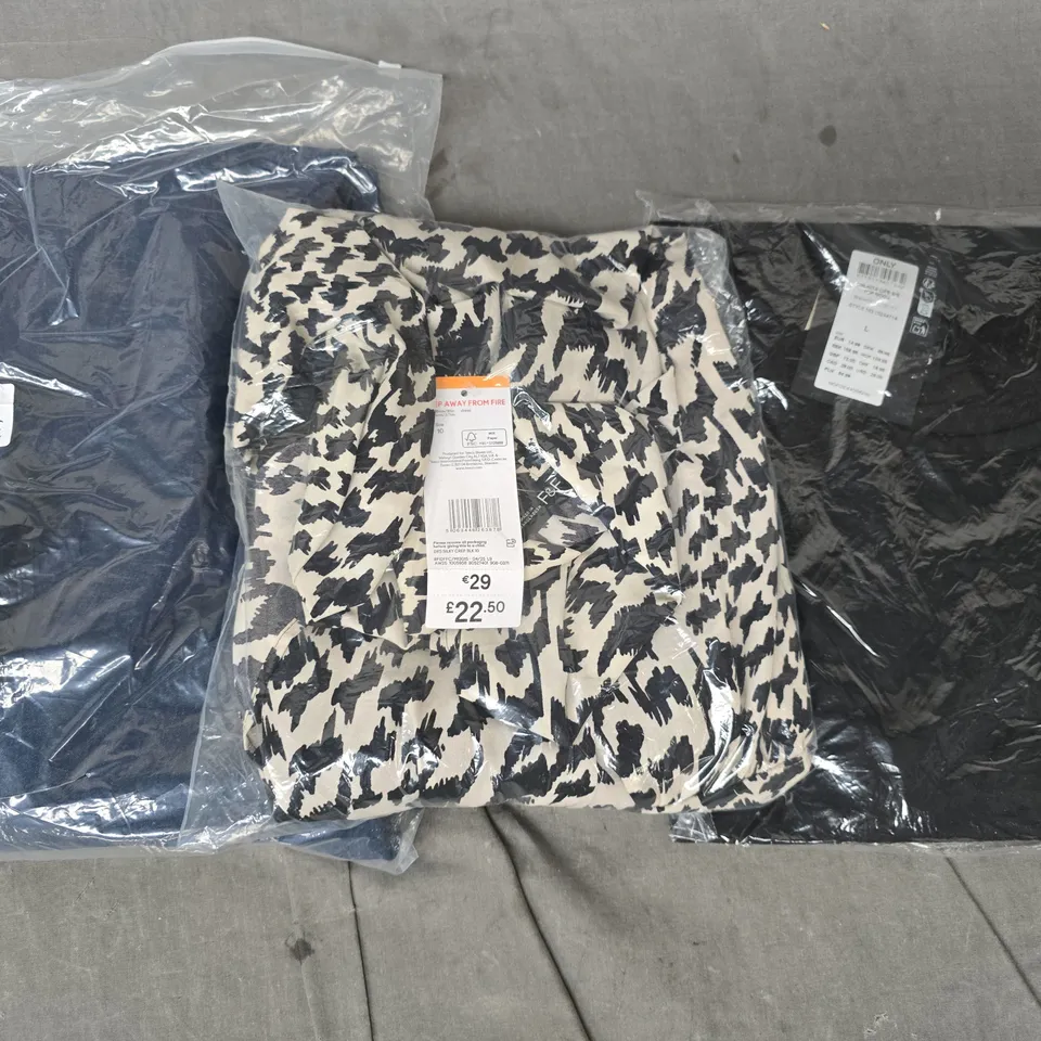 APPROXIMATELY 25 ASSORTED CLOTHING AND FASHION PRODUCTS IN VARIOUS STYLES AND SIZES - COLLECTION ONLY