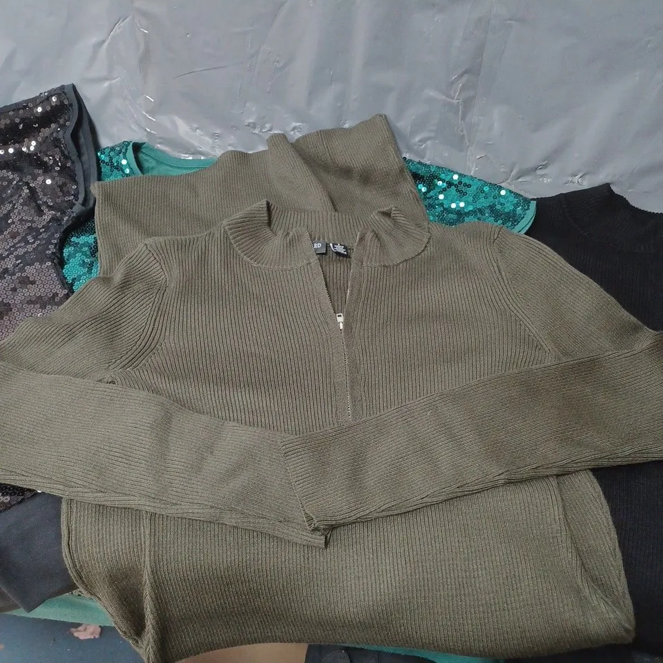 BOX OF APPROXIMATELY 6 ASSORTED PIECES OF CLOTHING IN VARIOUS STYLES, SIZES, AND BRANDS 