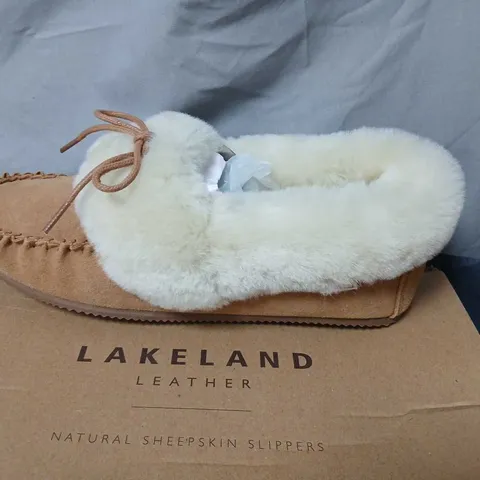 LAKELAND LEATHER LADIES MOCCASIN SLIPPERS – TAN, UK 6 (EU 39)