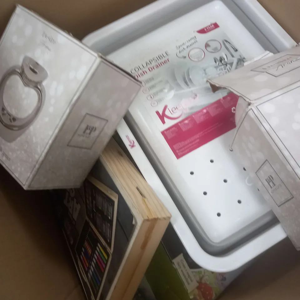 BOX OF ASSORTED ITEMS APPROXIMATELY 20 TO INCLUDE CUTLERY SET, ART SET, DISH DRAINER ETC