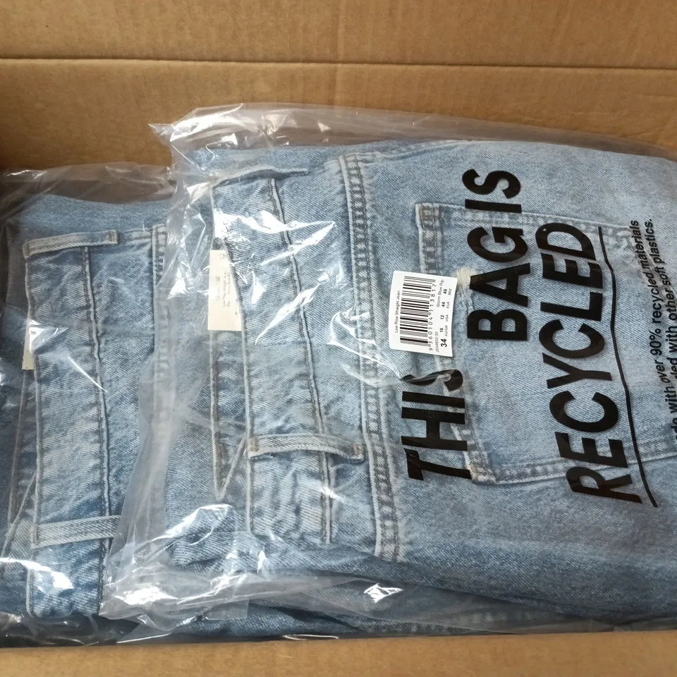 APPROXIMATELY 7 BAGGED LOW RISE STRAIGHT JEANS IN STORM BLUE RIP - SIZE 34