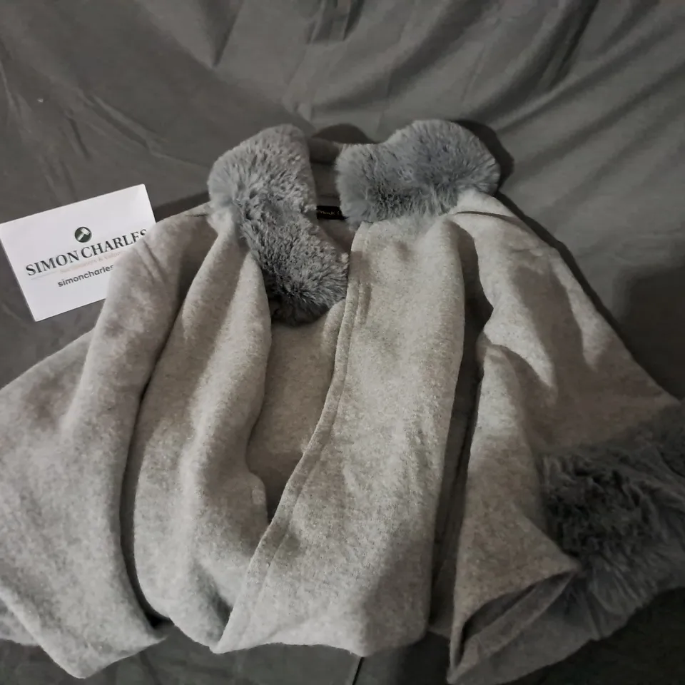FRANK USHER FUR CAPE IN DOVE GREY ONE SIZE 