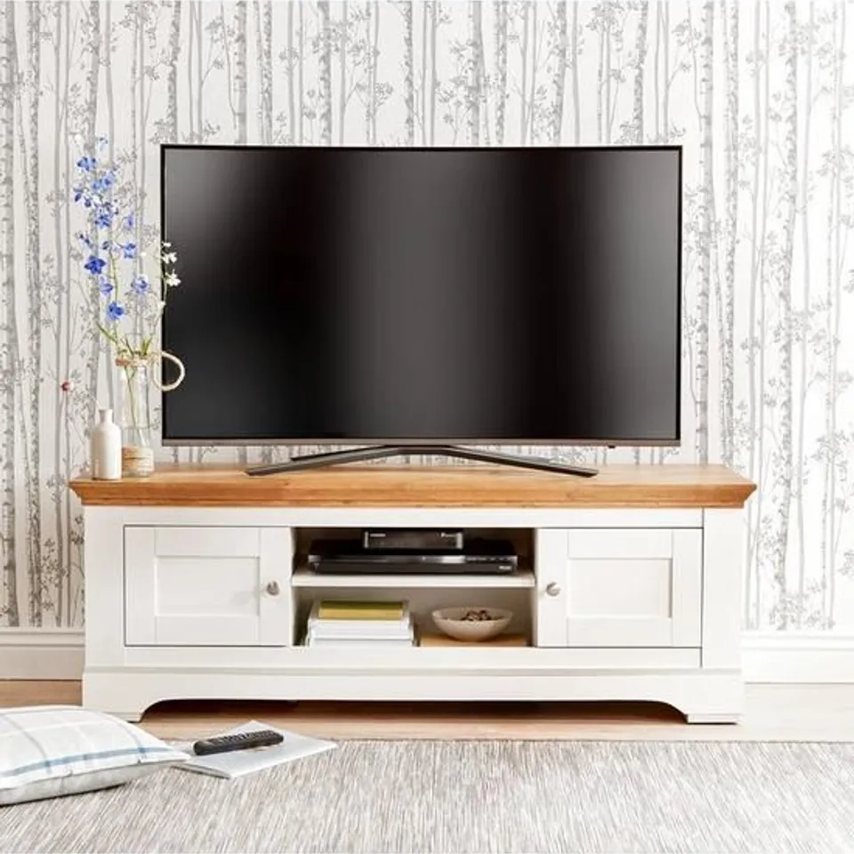 BOXED IDEAL HOME WILTSHIRE CREAM AND OAK EFFECT 2 DOOR TV UNIT (1 BOX) RRP £359