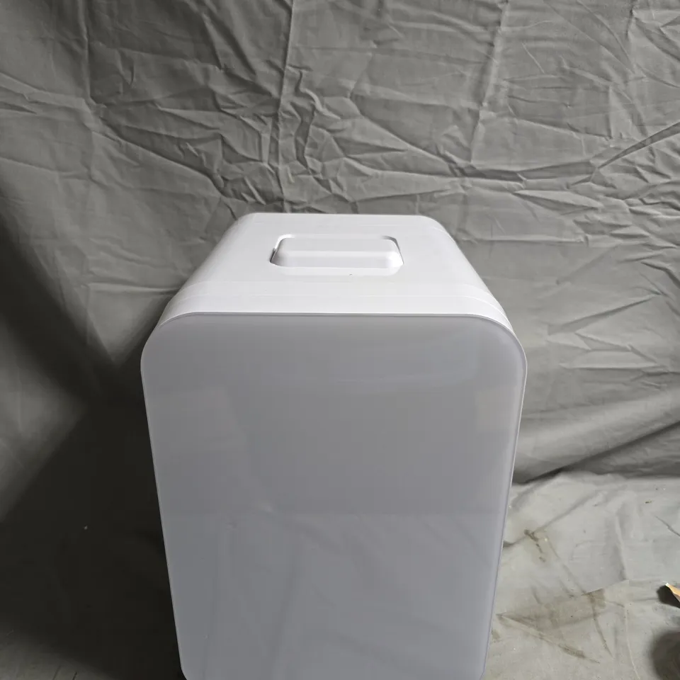 MINI FRIDGE LL-10AL – 220–240V