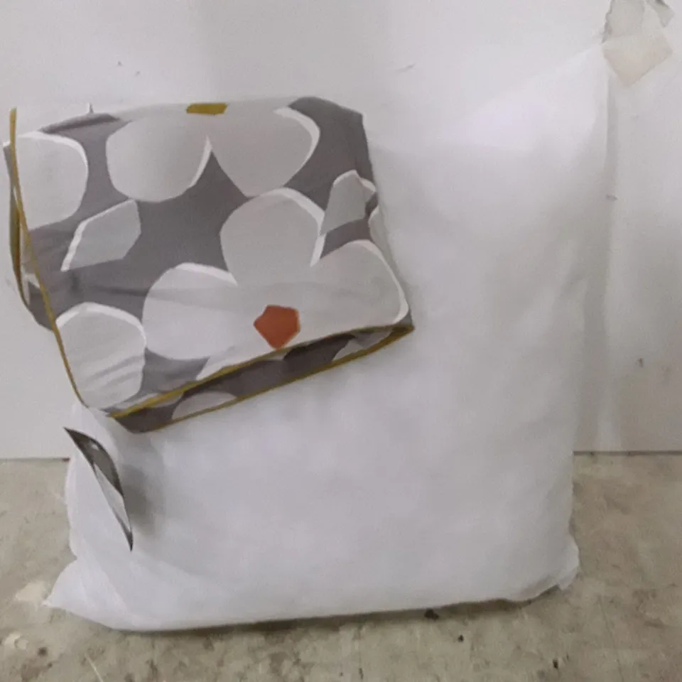 BAGGED AURA FLORAL SQUARE SCATTER CUSHION