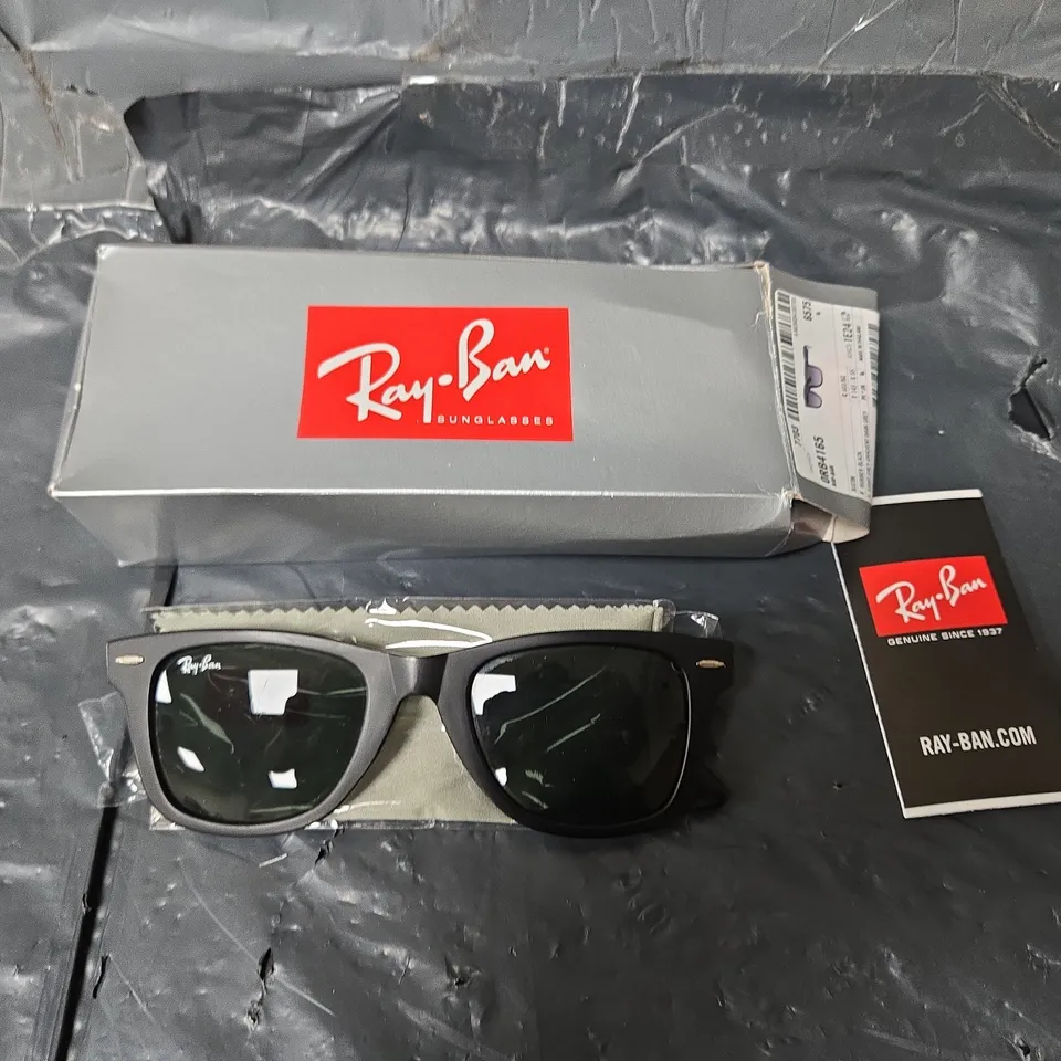 RAYBAN WAYFARER SUNGLASSES 