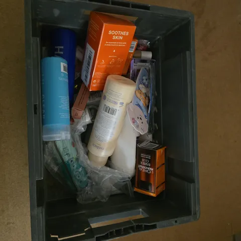 BOX OF APPROXIMATELY 10 ASSORTED BEAUTY PRODUCTS