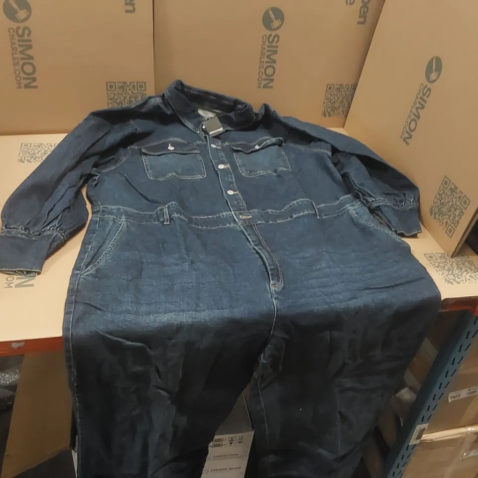 BOX CONTAINING APPROXIMATELY 6x BRAND NEW JD WILLIAMS INDIGO DENIM JUMPSUITS - SIZE 30