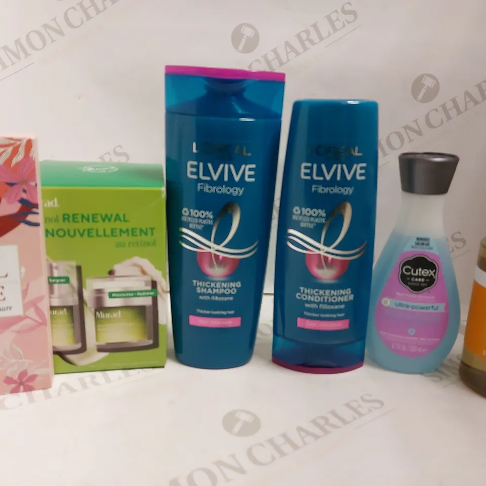 BOX OF APPROX 10 COSMETIC ITEMS TO INCLUDE ELVIVE FIBROLOGY SHAMPOO, MURAD RETINOL RENEWAL AND REN DAILY TONIC