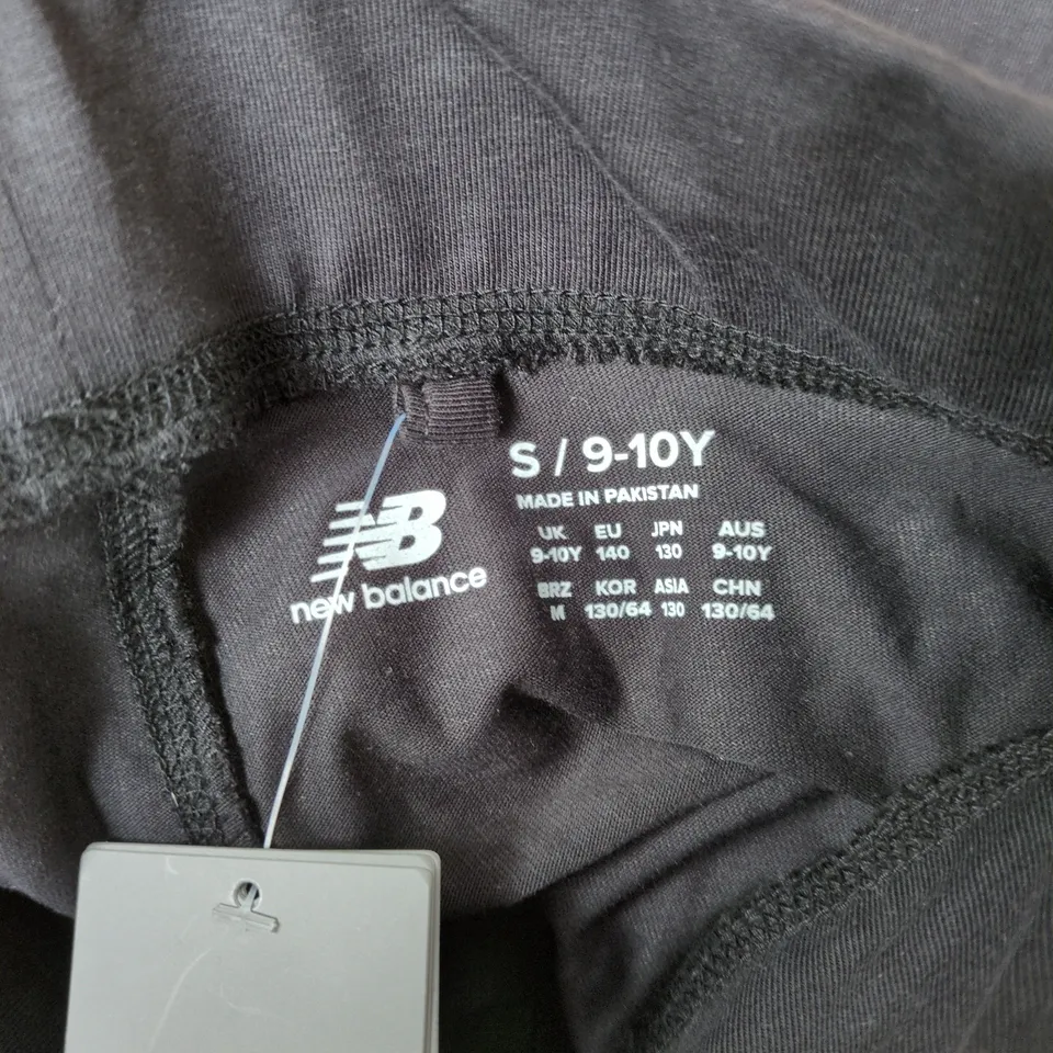 NEW BALANCE LEGGINGS IN BACK - 9-10Y