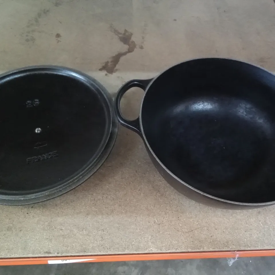 BOXED LE CREUSET CAST IRON 4.1L CASSEROLE DISH