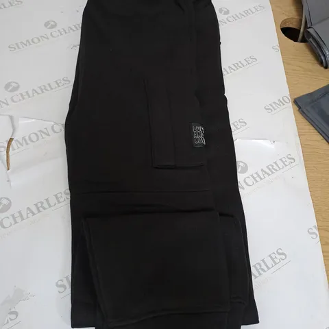 DUCK AND COVER BLACK JOGGERS SIZE L