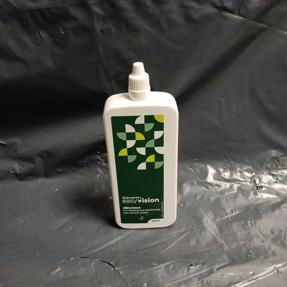 BOX OF APPROXIMATELY 25 SPECSAVERS EASYVISION CLEANERS