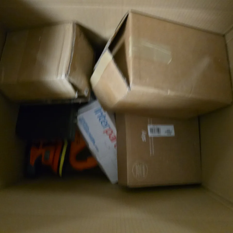 APPROXIMATELY 10 ASSORTED ELECTRICAL ITEMS TO INCLUDE GEARLASSO POLISHING MACHINE, VACUUM SEALER, HUAWEI DN372T BOX, ETC - COLLECTION ONLY 