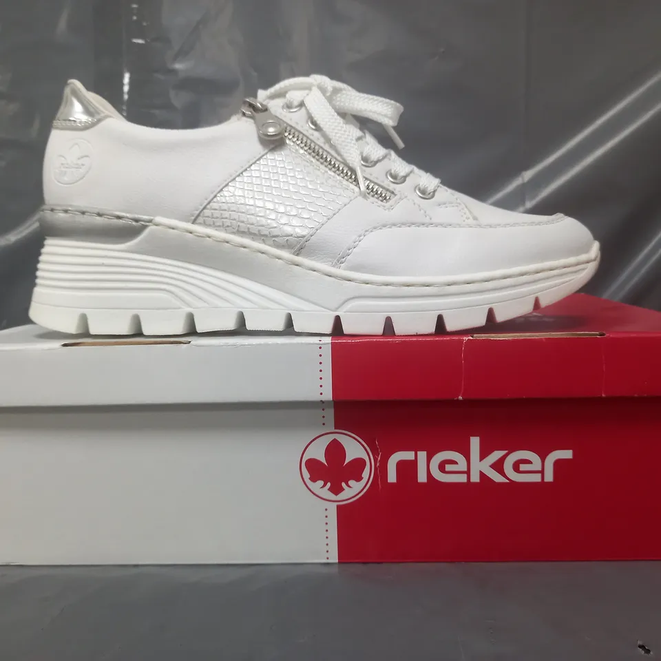 BOXED PAIR OF RIEKER TRAINERS IN WHITE LEATHER SIZE 6.5