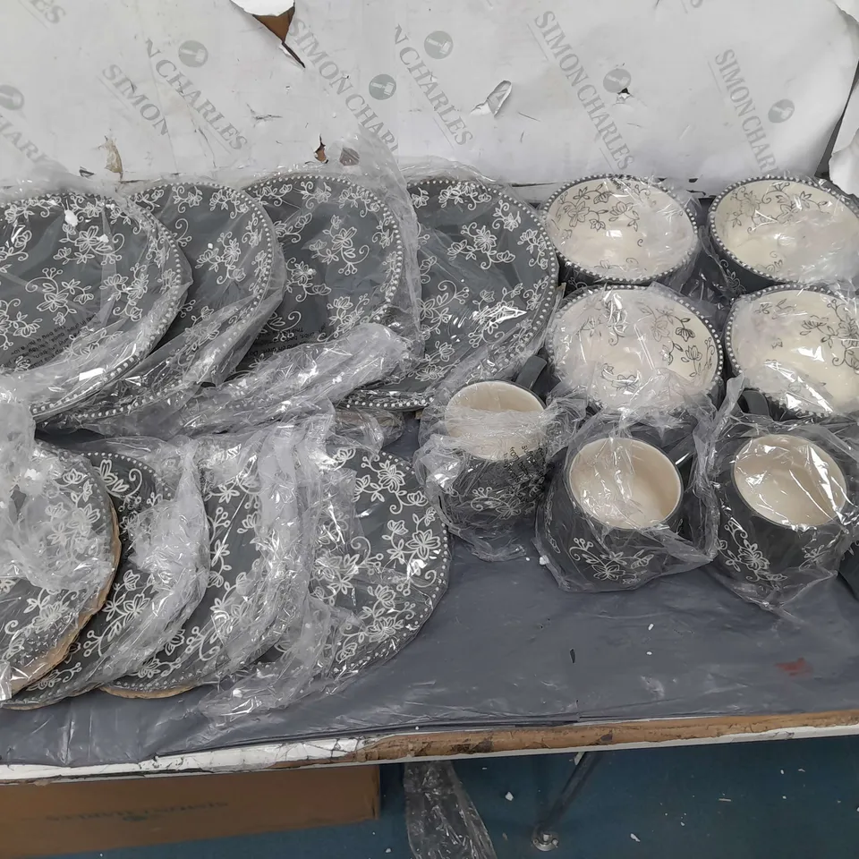 DINING PIECE SET TO INCLUDE 8 PLATES,4 MUGS, AND 4 BOWLS