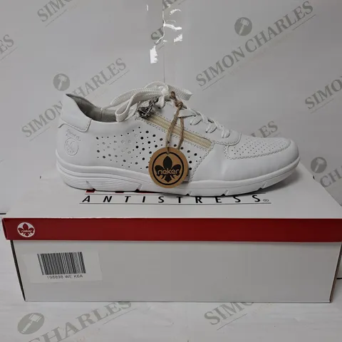 BOXED PAIR OF RIEKER ANTISTRESS SHOES - WHITE // SIZE: 40 EU