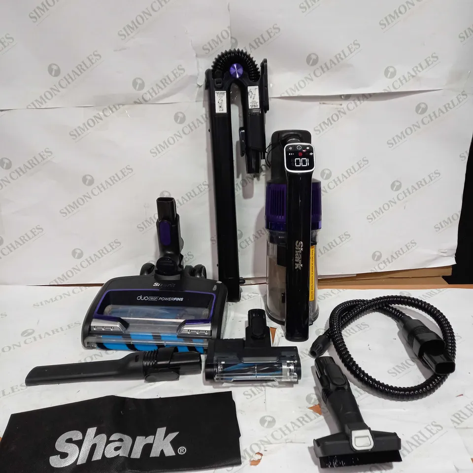 SHARK COMPLETE HOME CORDLESS STICK VACUUM