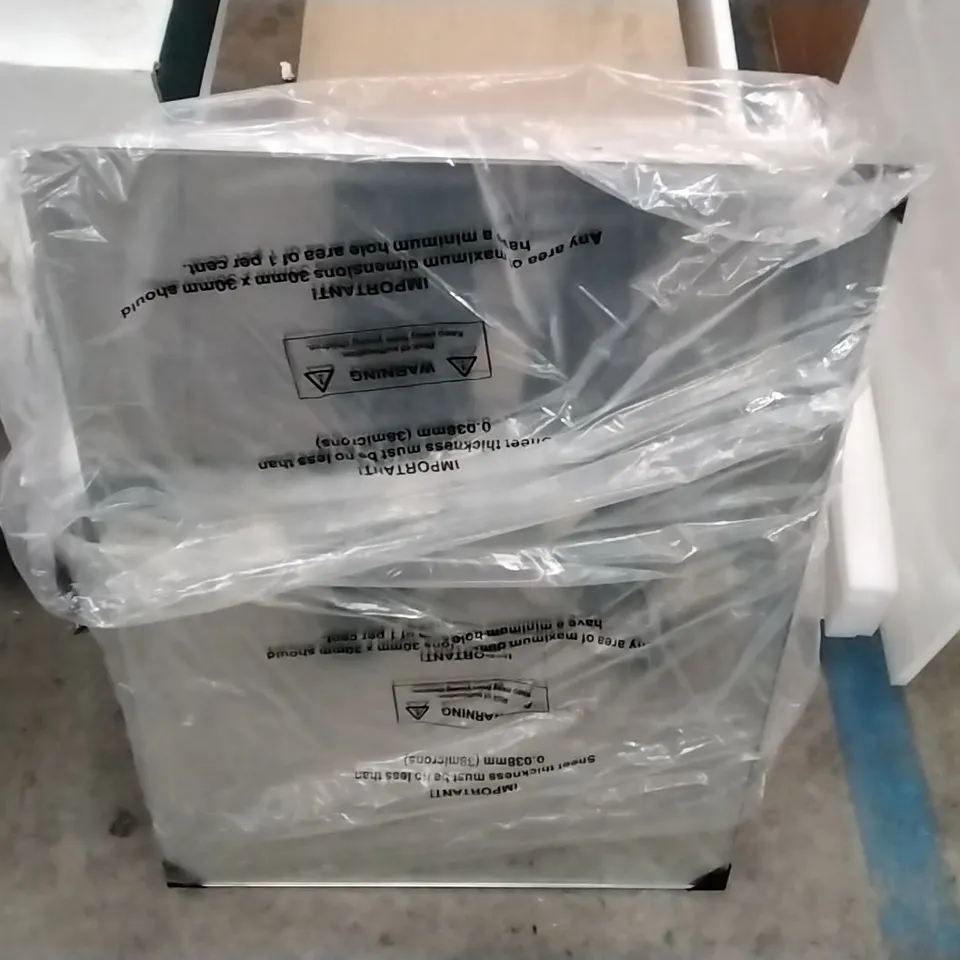 WALL MOUNTED BATHROOM MIRROR 