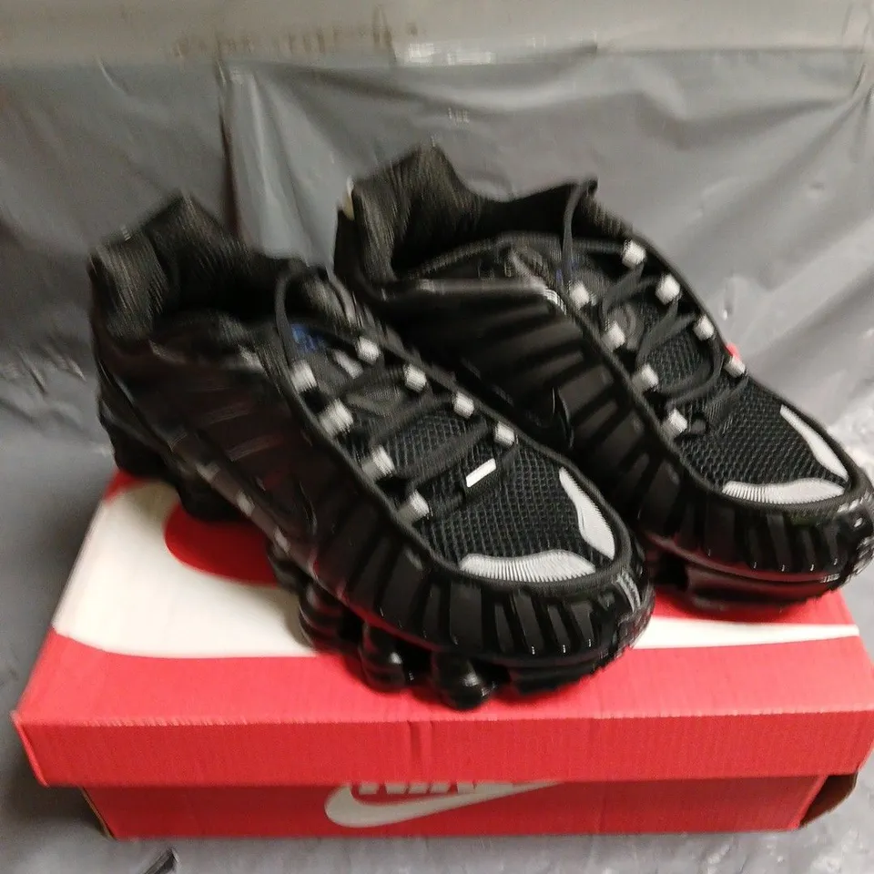 BOXED PAIR OF NIKE SHOX TL TRAINERS IN BLACK - 6