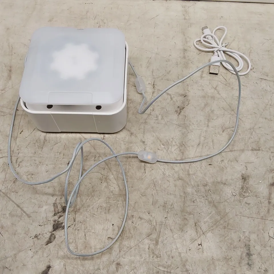 BOXED AURAGLOW WHITE USB & SOLAR RECHARGEABLE STRING LIGHTS (1 BOX)
