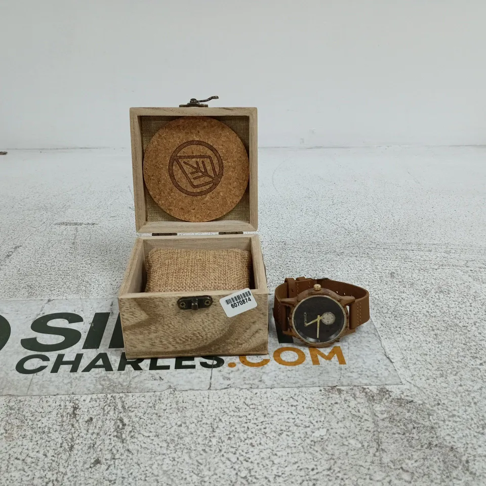 BOTANICA WATCH IN WOODEN BOX