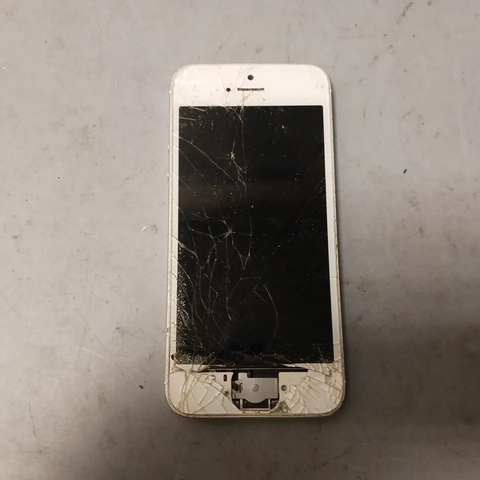 APPLE IPHONE 5 SMARTPHONE 