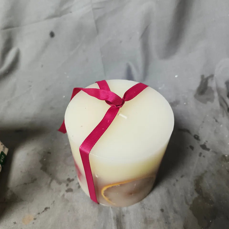 WINTER SPICE BOTANICAL CANDLE – THE WHITE COLLECTION (BOXED WITH WINDOW)