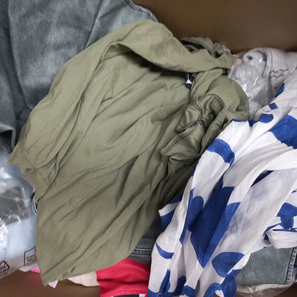 APPROXIMATELY 20 ASSORTED CLOTHING AND FASHION PRODUCTS IN VARIOUS STYLES AND SIZES - COLLECTION ONLY