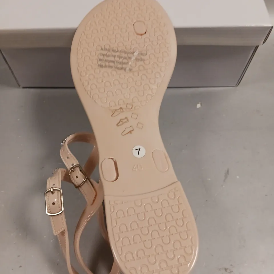 LOT OF 18 BOXED PAIRS OF HOT LIPS NUDE SANDALS - VARIOUS SIZES