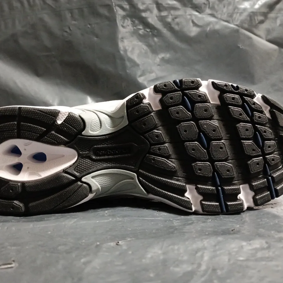 PAIR OF NEW BALANCE 530 TRAINERS IN WHITE/SILVER/NAVY SIZE UK 5