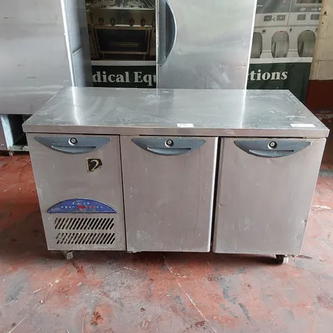 WILLIAMS COMMERCIAL REFRIGERATED FOOD PREP COUNTER WITH STORAGE