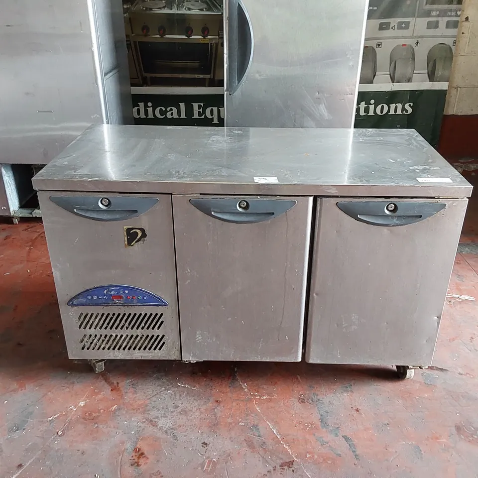 WILLIAMS COMMERCIAL REFRIGERATED FOOD PREP COUNTER WITH STORAGE 