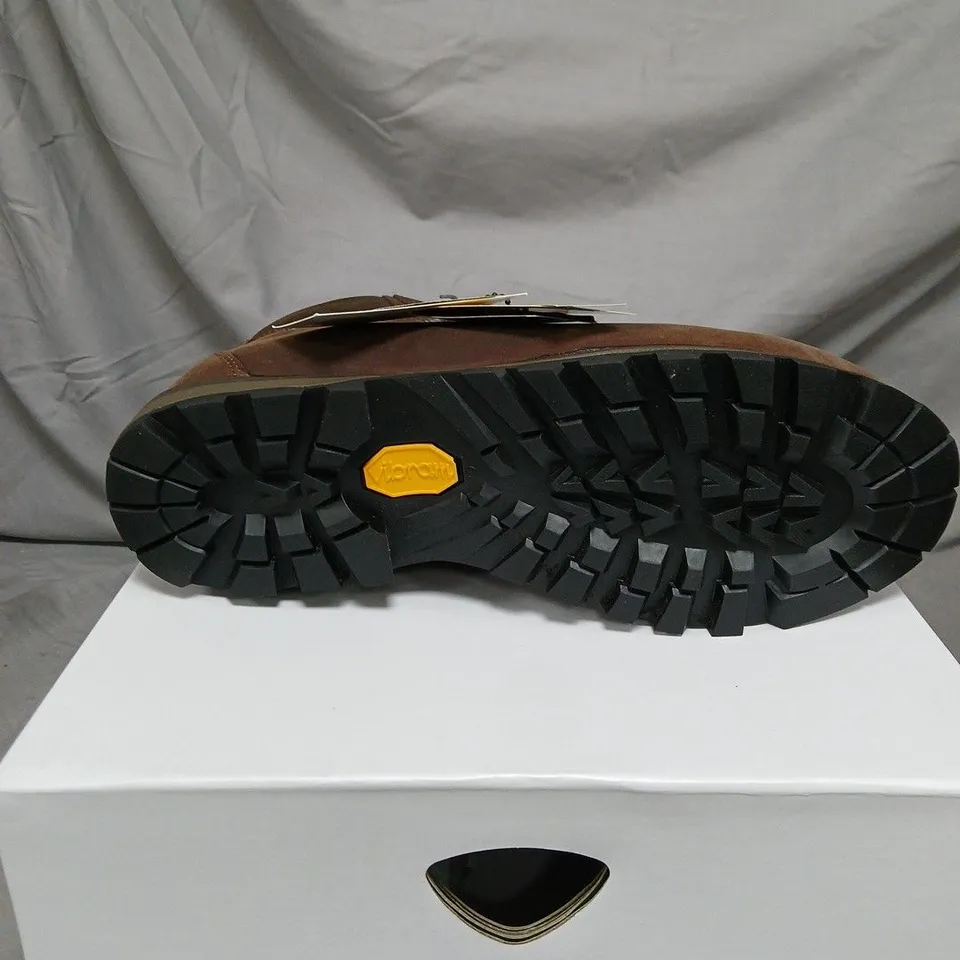 BRASHER COUNTRY WALK BROWN LEATHER HIKING BOOTS – UK SIZE 10 (GORE-TEX, VIBRAM)