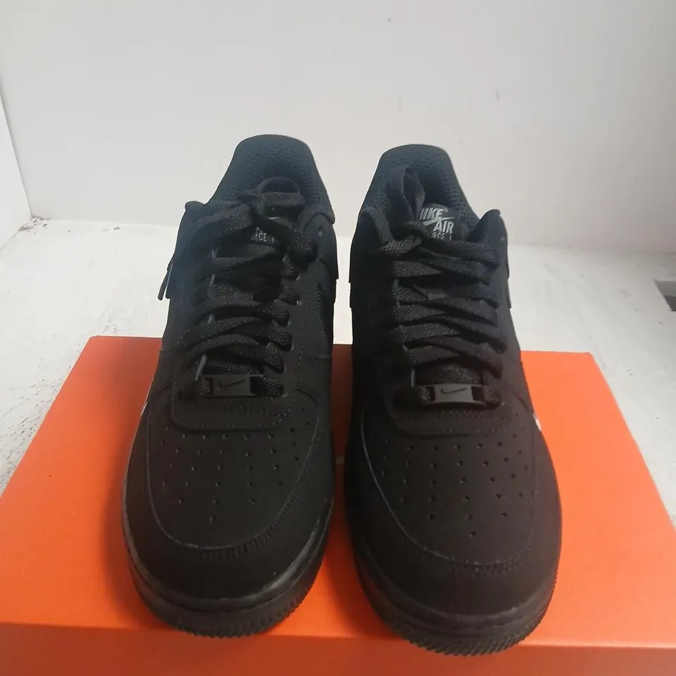 NIKE AIR FORCE 1 '07 LV8 – BLACK/COOL GREY, UK 7 (US 8) — BOXED