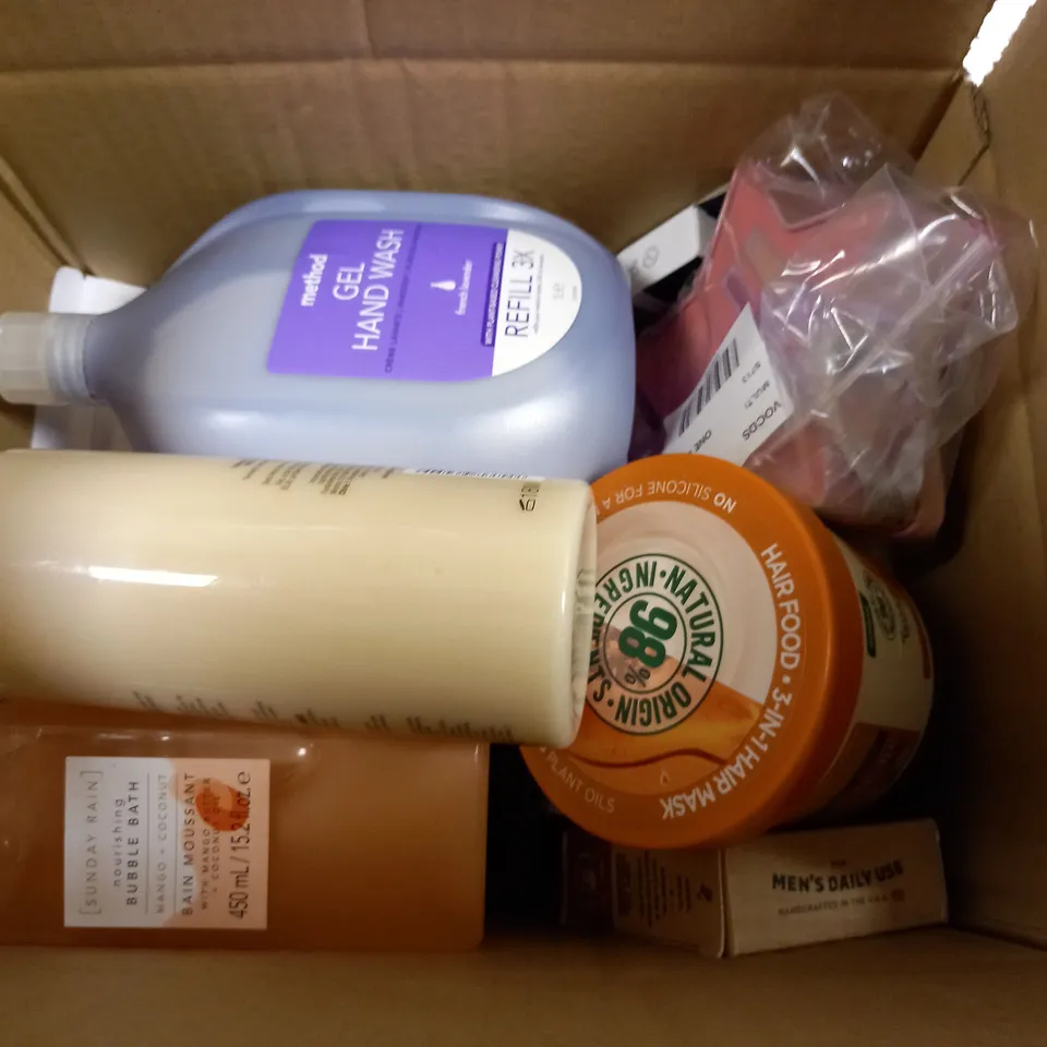 BOX OF APPROXIMATELY 20 ASSORTED COSMETICS TO INCLUDE METHOD HAND WASH, SOAP GLORY BODY WASH, MANGO BUBBLE BATH ETC